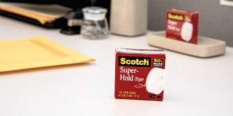 Sécurisez le papier bulle avec du ruban Scotch® Super-Hold
